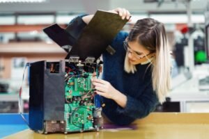 Women in Electrical Engineering Have 6 Opportunities