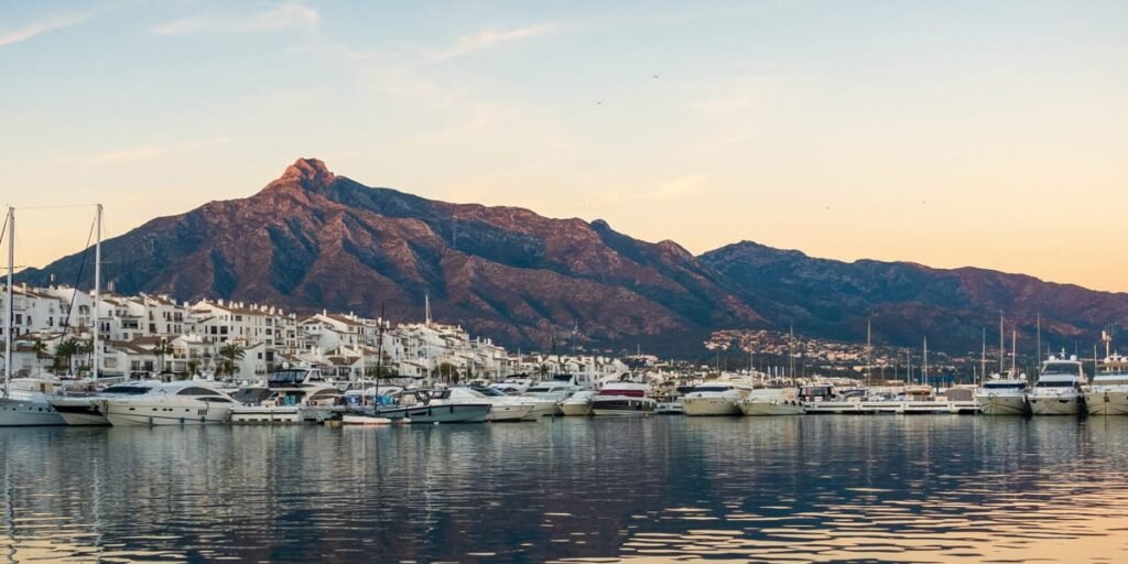 Why are investors drawn to the Costa del Sol?