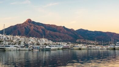 Why are investors drawn to the Costa del Sol?